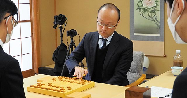 羽生善治いわく「職業病は腰と足の痛み」、昭和の天才も引退決断…「無理だと判断しました」“正座とケガ”に悩んだ大棋士は渡辺明だけでない（田丸昇）
