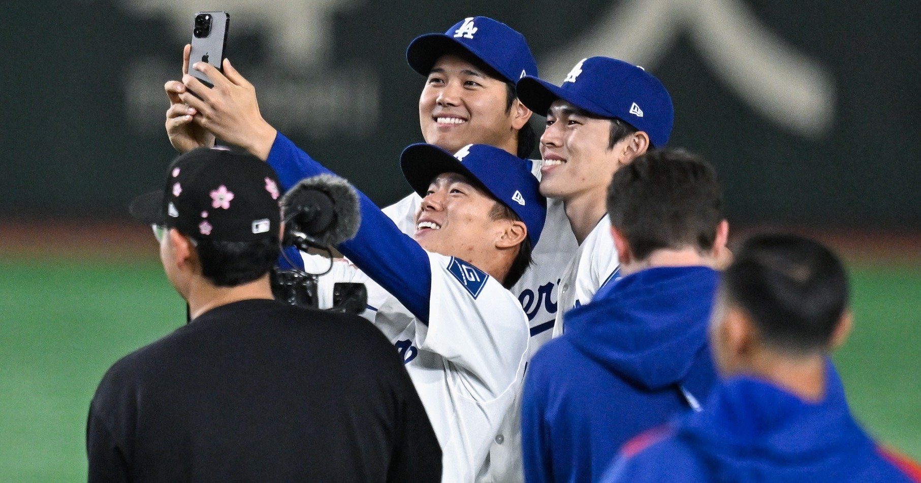 合ってる？」「うん」試合直後に大谷翔平と山本由伸が“イタズラ合戦