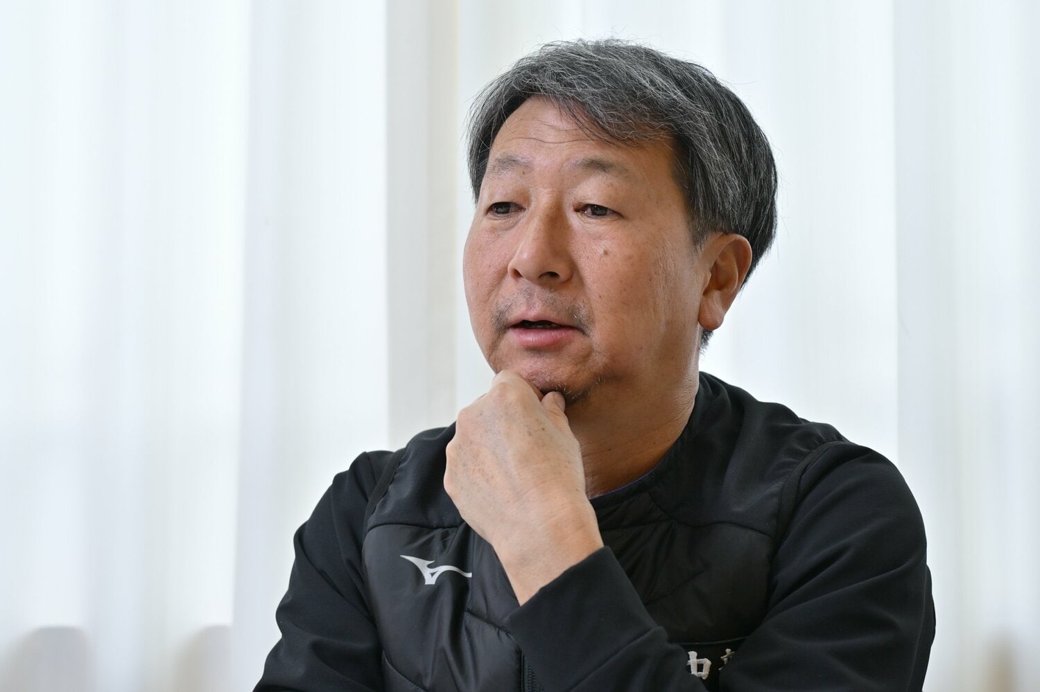 富山中部高陸上部を率いる水原監督。今から約3年前の2022年に同校に赴任した　©Hideki Sugiyama