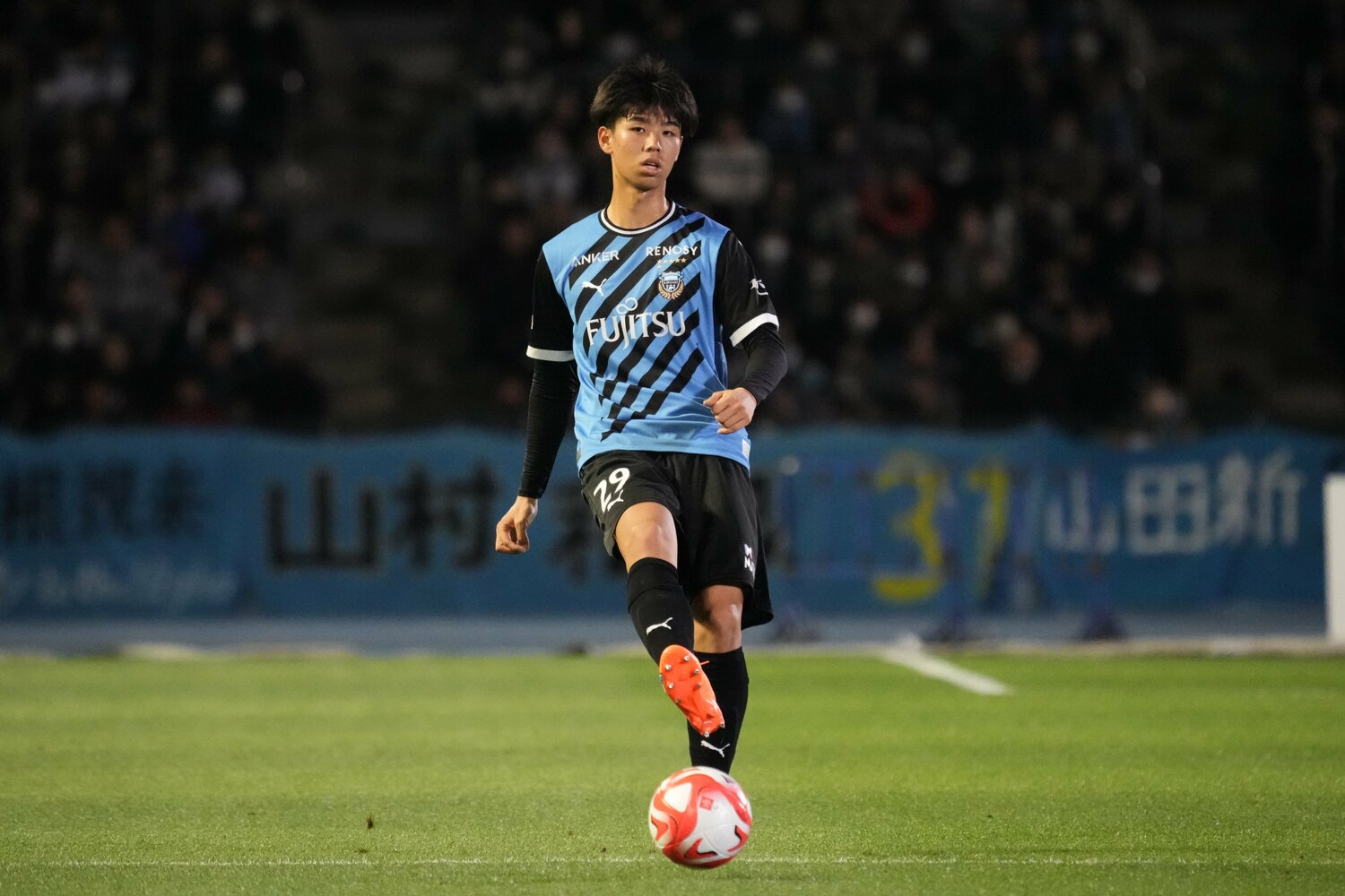 2023年、高井幸大は感情を表に出さずにプレーしていた　©Getty Images