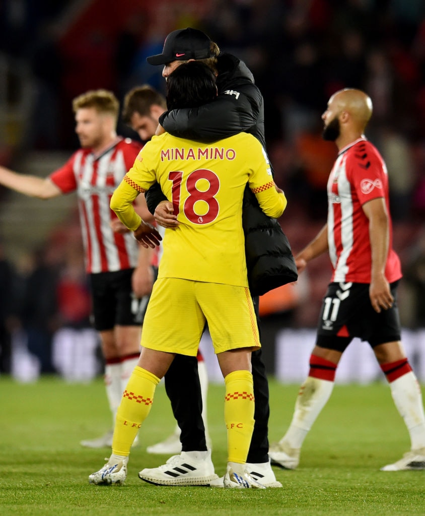 南野をハグするクロップ監督　©Getty Images