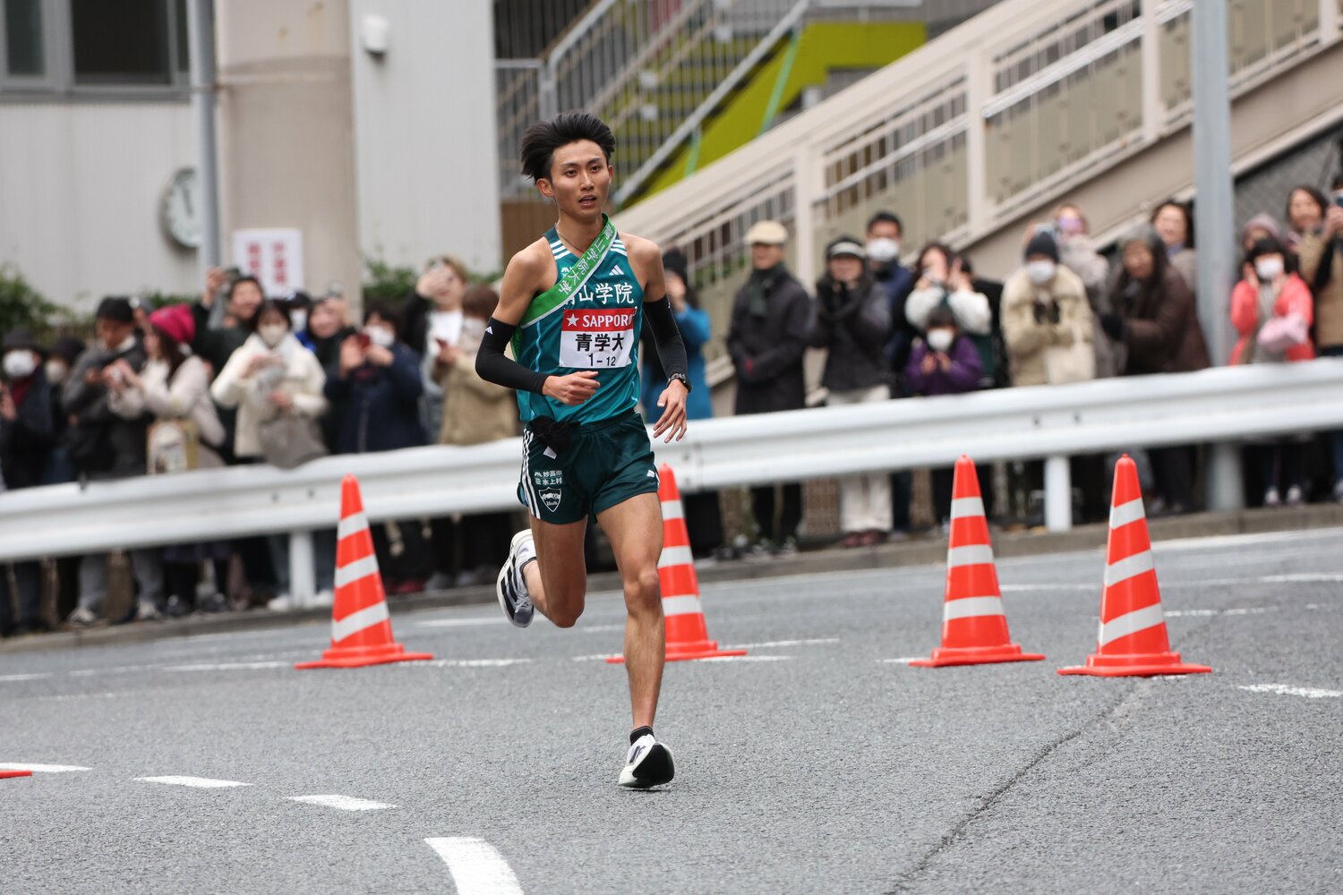 101回大会の9区を走る田中さん。青学大は箱根にピークを合わせてくる力が抜きん出ている　©JMPA