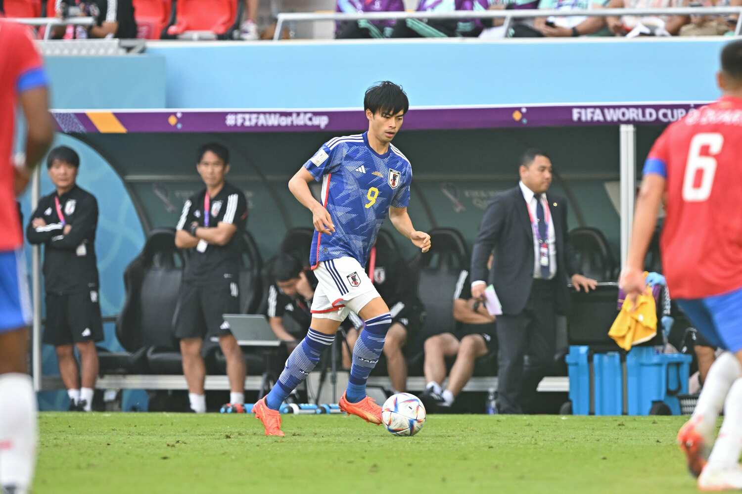 三笘薫はドイツ戦、コスタリカ戦と2試合続けて「3-4-2-1」の左ウイングバックとして起用された　©Takuya Kaneko/JMPA