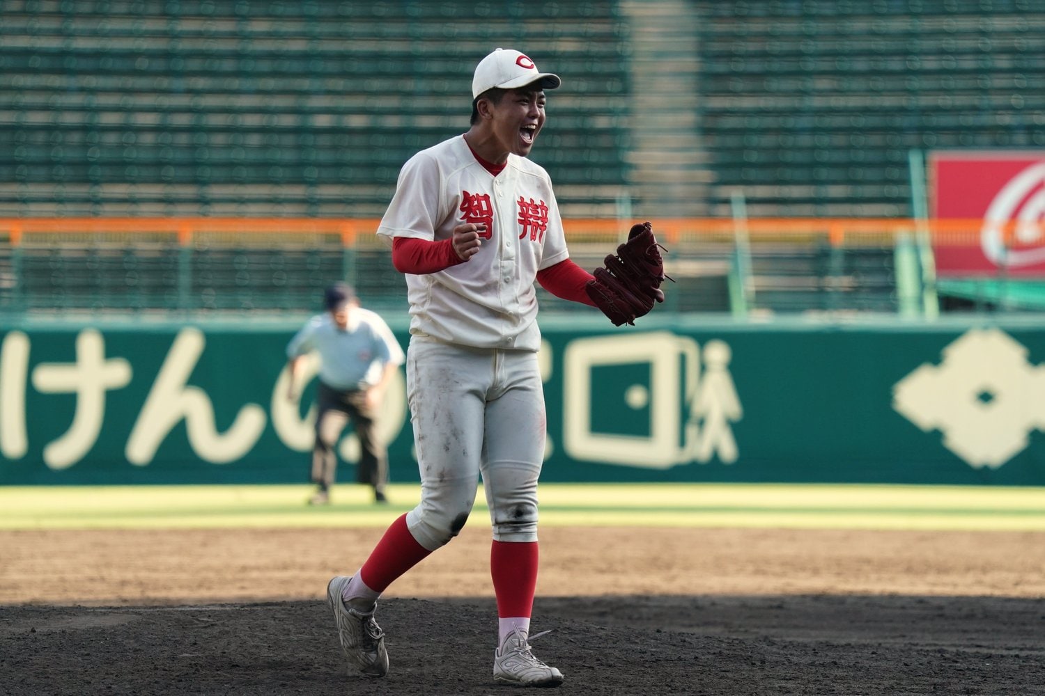 甲子園優勝を決めた瞬間、ポンとグラブを叩き、雄叫びを上げた