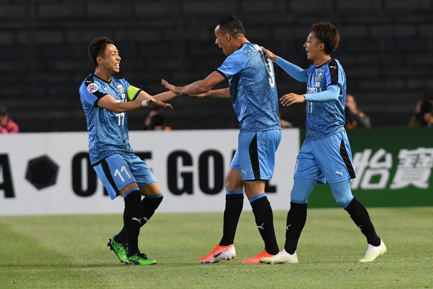 2019年の小林悠とレアンドロ・ダミアン©Getty Images