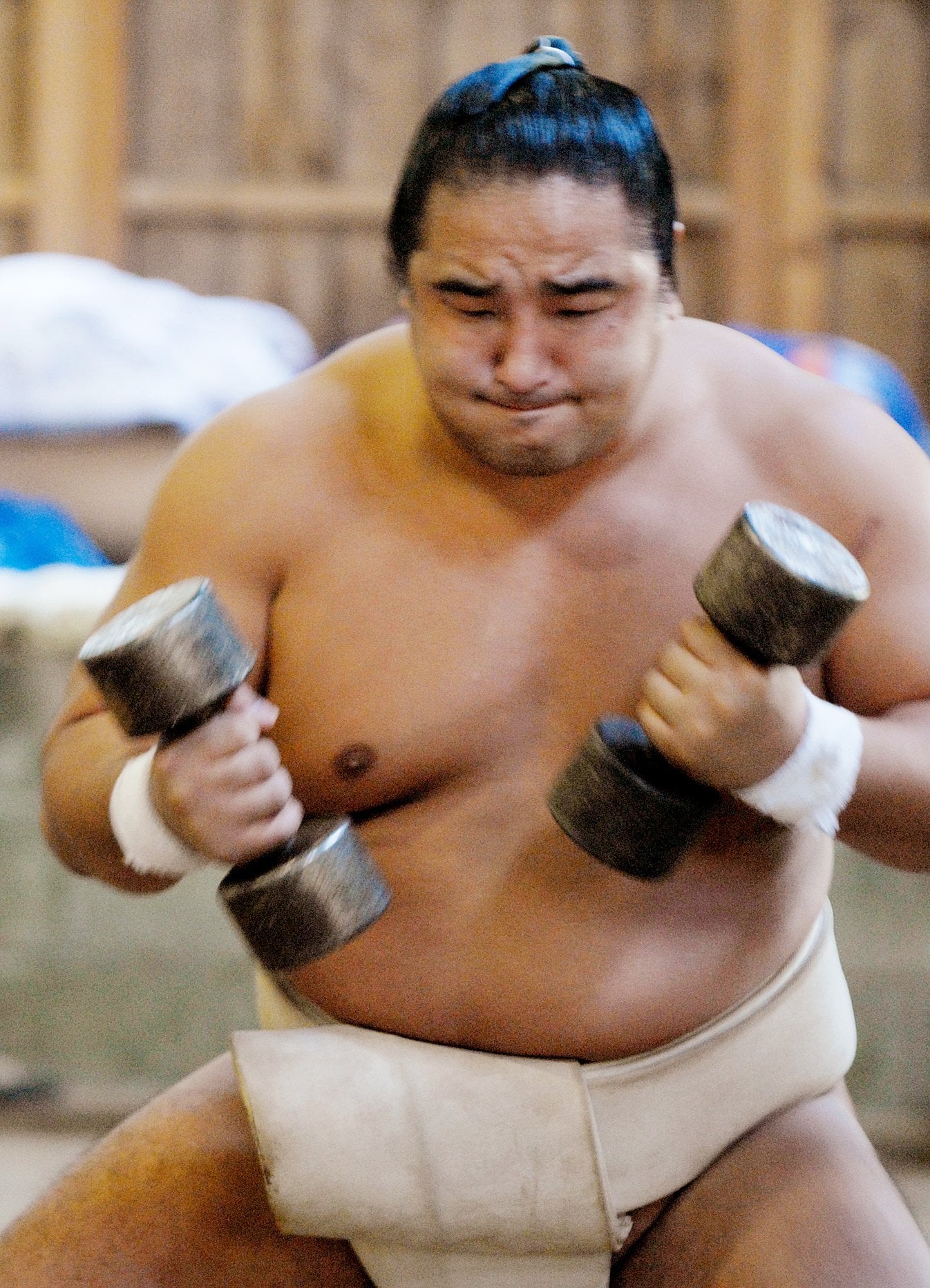 現役時代、稽古でトレーニングに励む安美錦　©JIJI PRESS