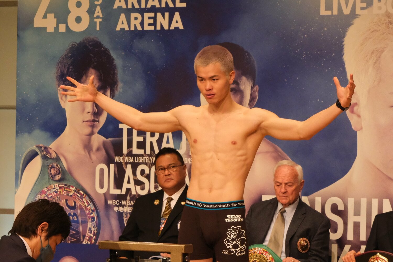 東京ドームホテルの一室で行われた計量　©Norihiro Hashimoto