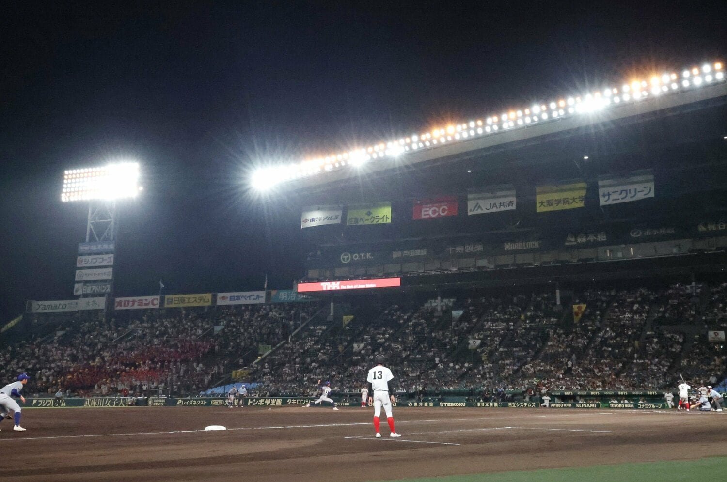 甲子園で史上初“ナイター開幕戦”に隠された「ある秘密」…創成館が“U18代表候補”プロ注スラッガーを4打数無安打に抑えた「夜間試合の兵法」秘話＜Number Web＞ photograph by JIJI PRESS