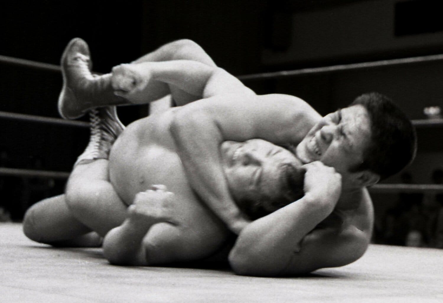 佐山聡のデビュー戦(1977年の魁勝司戦)。2年後のメキシコ遠征を経て、佐山の才能は開花していく ©東京スポーツ新聞社