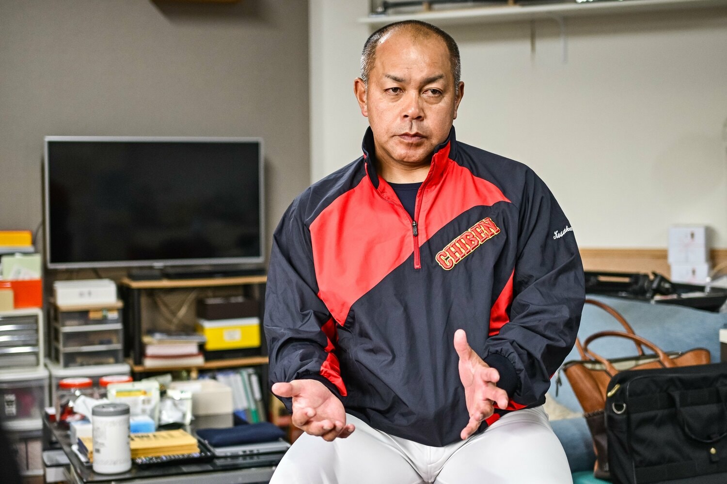 智弁学園を率いる小坂監督　©︎Nanae Suzuki