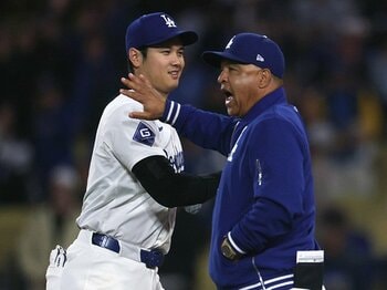 大谷翔平にとってロバーツは“史上最高の監督”か？ 米名物記者が明かす「私がロバーツ宅を訪ねた話」「トランプ前大統領が批判も…」＜Number Web＞ photograph by Getty Images