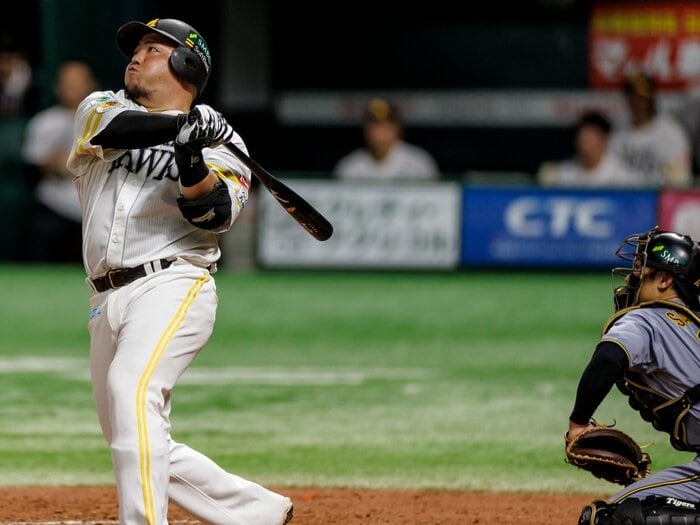 甲子園での日本シリーズ第3戦・阪神逆襲のカギを握るのは“山川穂高封じ”…野村克則コーチの重要証言「（山川の）3打席以降に今後のヒントが…」＜Number Web＞ photograph by Kiichi Matsumoto