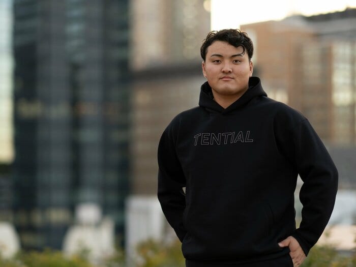 「ファストフードしか食べられない日も」アメリカでの“悩み”を告白…佐々木麟太郎20歳が語る、“超難関”スタンフォード大学での多忙な時間割「移動が過酷でした」＜Number Web＞ photograph by Shiro Miyake