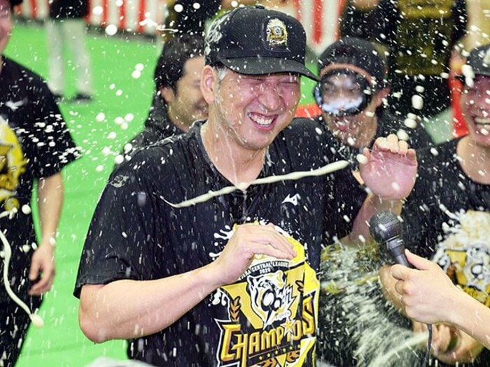 《阪神・史上最速セ優勝》見逃しがちな独走要因…二冠王とMVP確実・佐藤輝明「23失策→5に激減」、球児采配ズバリ「圧倒的な投手陣運用」＜Number Web＞ photograph by JIJI PRESS