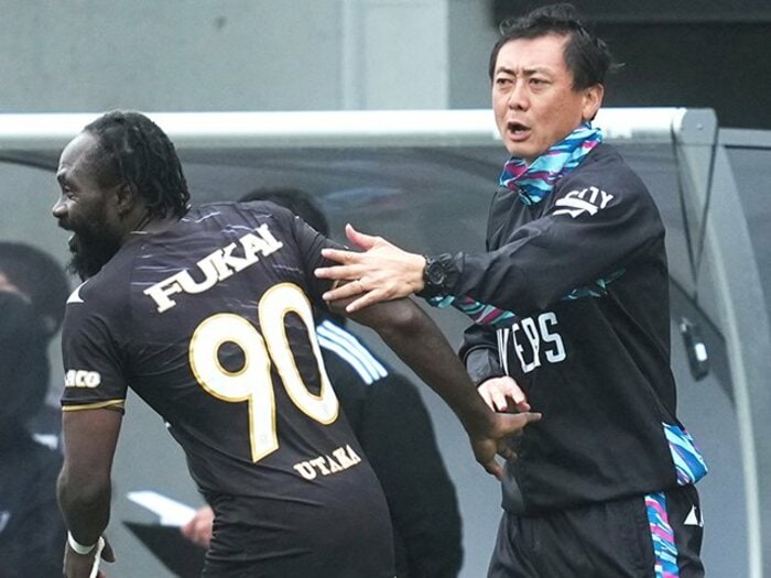 「自分が間違ってるかもしれない」“プロでほぼ実績なし”Jクラブ監督がホンネで語る3年連続昇格の真相「ペップも人を大事にしますよね」＜Number Web＞ photograph by Tsutomu Kishimoto