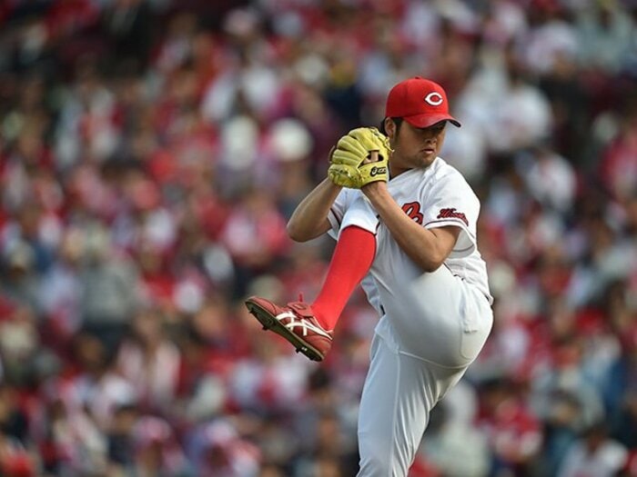 「劣っている自覚」こそ強さの秘密!?広島の守護神・中崎翔太、究極の献身。＜Number Web＞ photograph by Hideki Sugiyama