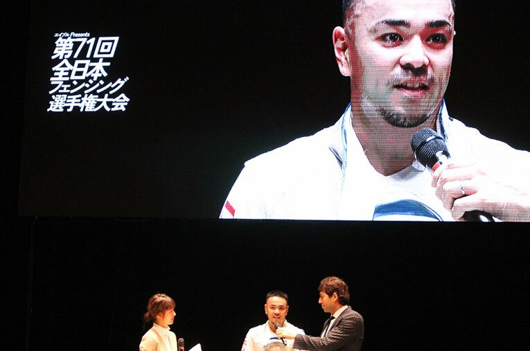 昨年12月の全日本選手権で優勝インタビューを受ける藤野大樹。4度目の日本一だが、まだ五輪出場はない。 ／ photograph by Yasunobu Seo