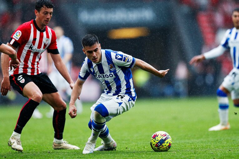 「クボには開幕前から…今はそれ以上の期待だ」MVP→徹底マークで不発も久保建英21歳“バスクダービー両軍サポの熱視線”をカメラマンは見た(52)