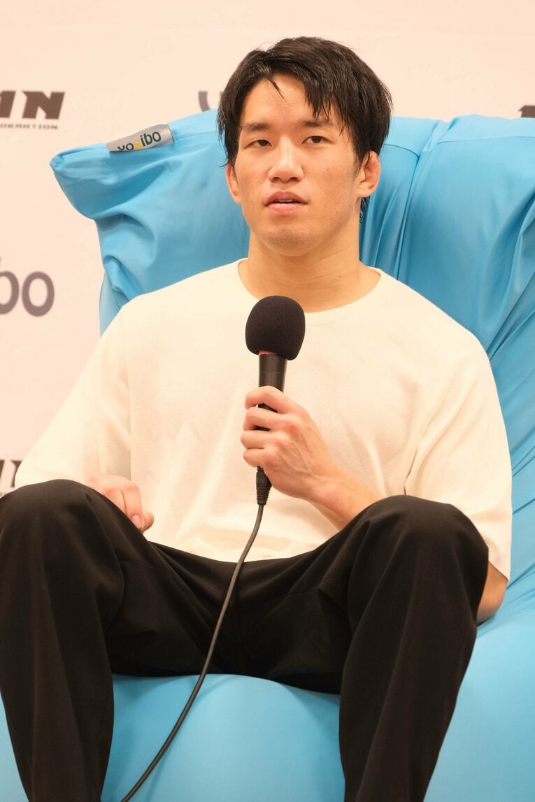 コメント会見での朝倉海　©Norihiro Hashimoto