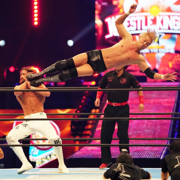 高打点のドロップキックも披露した