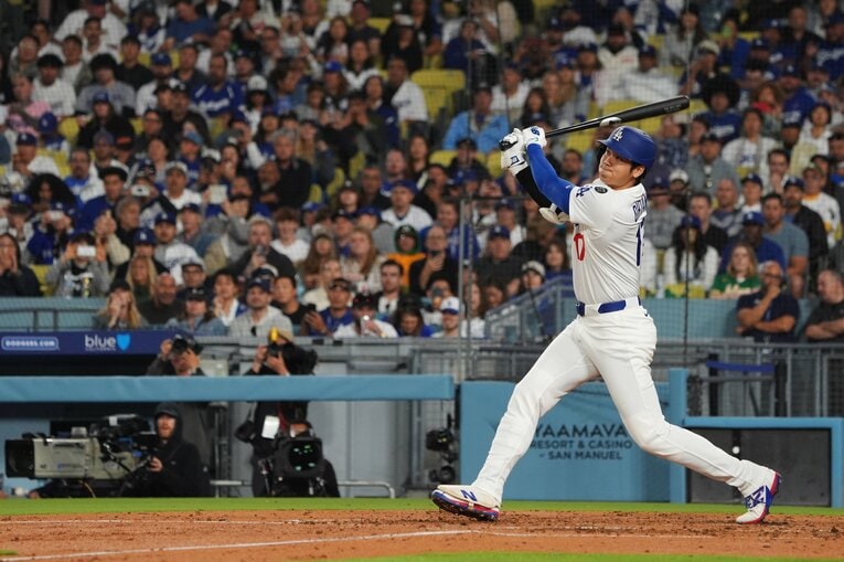 アスレチックス戦の3回、14号本塁打を放った大谷　©︎Shizuka Minami