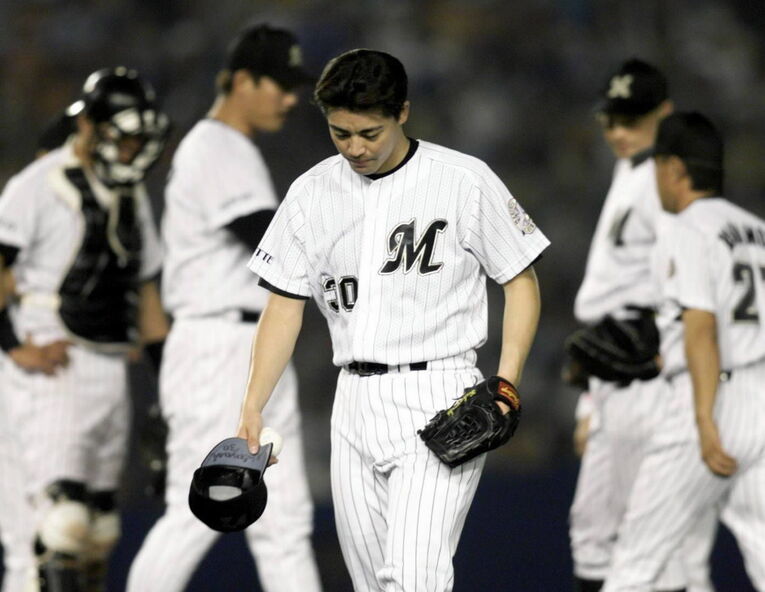 降板する小林雅英氏　©︎JIJI PRESS