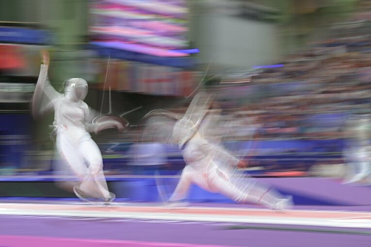 女子サーブル個人3回戦、江村美咲vs.チェ・セビン　©JMPA