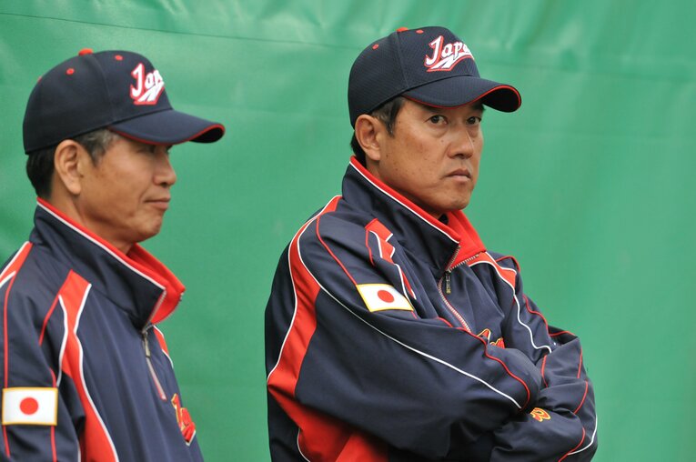 練習を見つめる原監督と山田コーチ（2009年）©︎Hideki Sugiyama