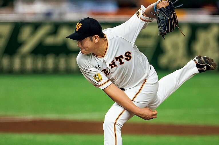 日本球界を代表する投手、菅野智之はダルビッシュに“片思い”をしているという ／ photograph by Kiichi Matsumoto