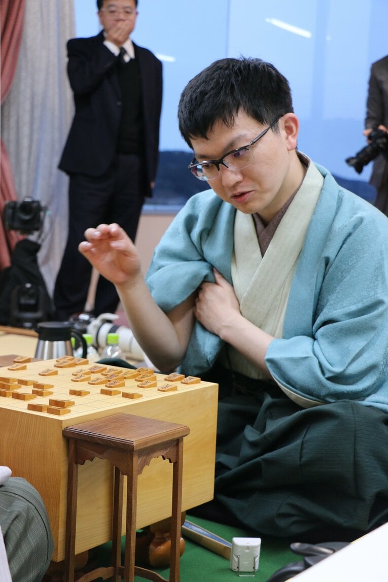 王将戦第5局、激選後の2人の様子（写真は右に続きます）　©Shintaro Okawa