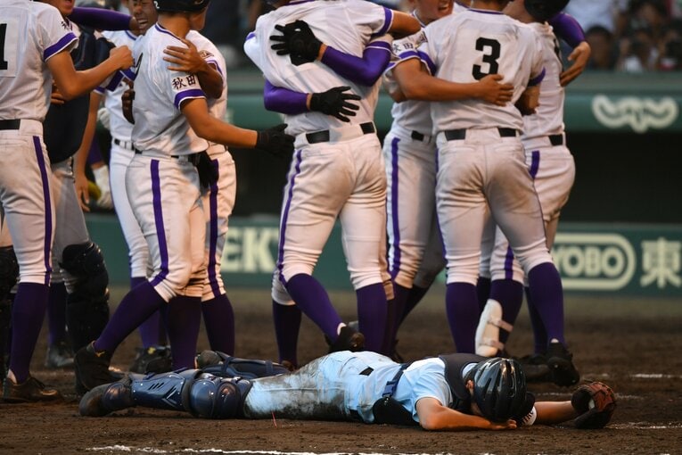 【コマ送りで見る】第100回大会、語り継がれる甲子園の名場面「９回無死満塁から２ランスクイズの決定的瞬間を振り返る　©Hideki Sugiyama