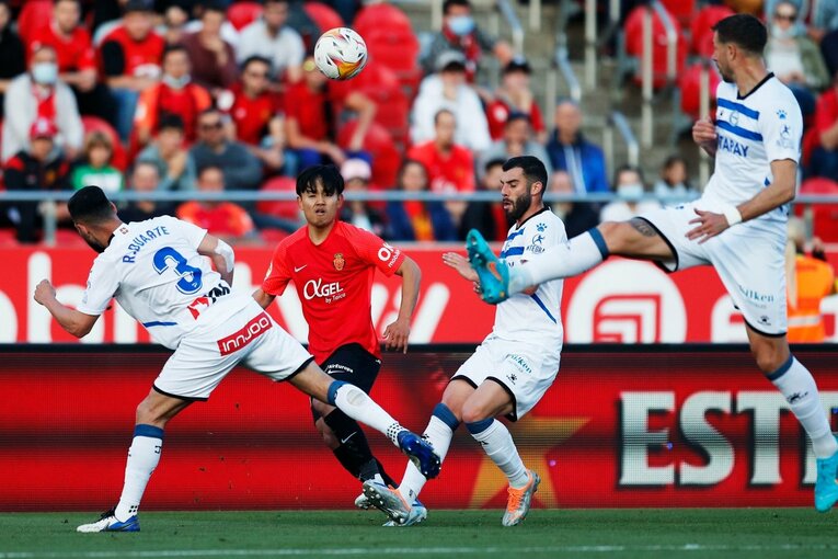 “久保建英が倒されても笛が鳴らない”スペインでの苦悩… 活路はやっぱり“韓国の至宝”との関係性？〈撮影者の視点〉(17)