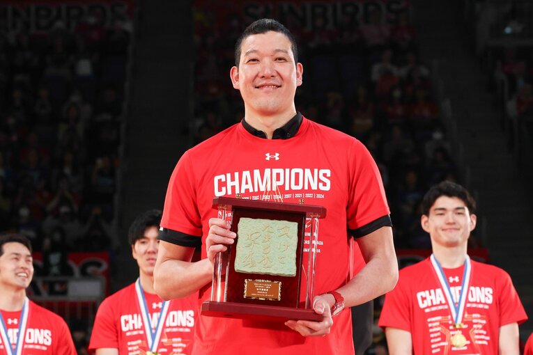 サントリーサンバーズを優勝に導いた山村宏太監督　©︎JVL