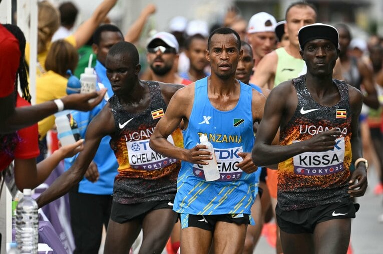 国内レースではなかなか起きない激しい給水争いが吉田のペースを乱したという　©Getty Images