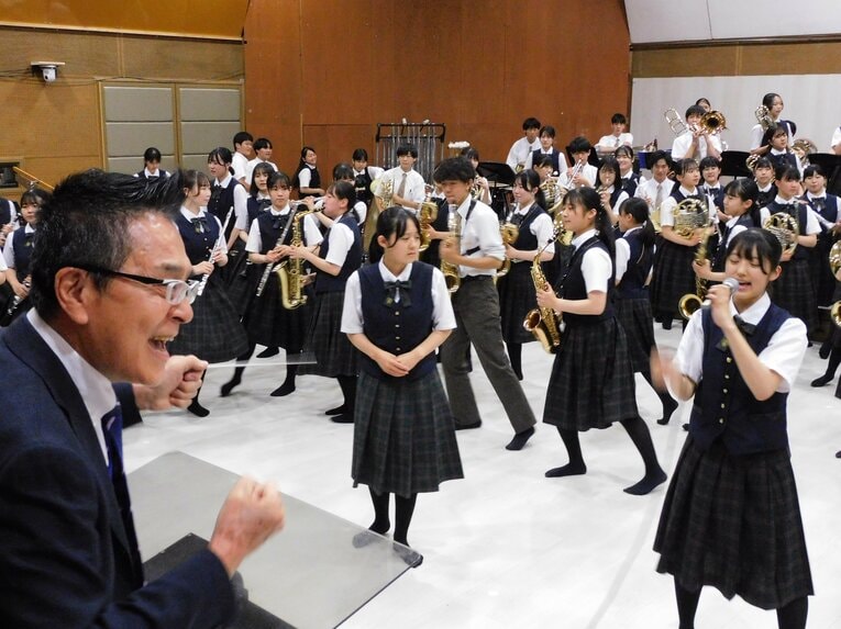 エネルギッシュに指揮する梅田監督　©︎Haruka Sato