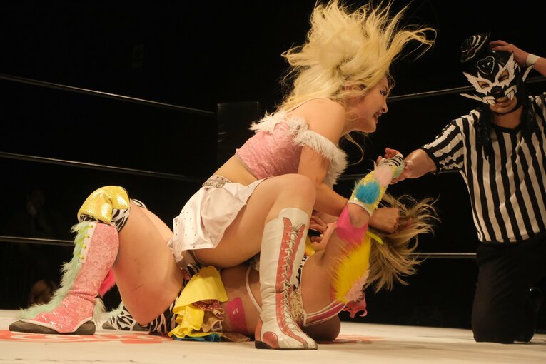 “闘うバービー人形”の急成長…見た目は派手でも練習熱心、Chi Chiをベテラン選手も絶賛「いきなり髪の毛掴んできたからね（笑）」(17)