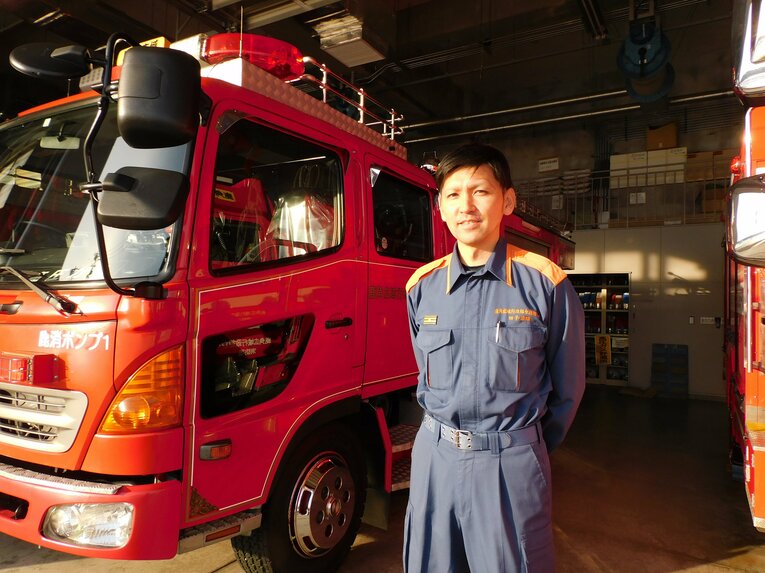現在は故郷の秋田県鹿角市で消防司令補として活躍する田子さん　©︎Haruka Sato
