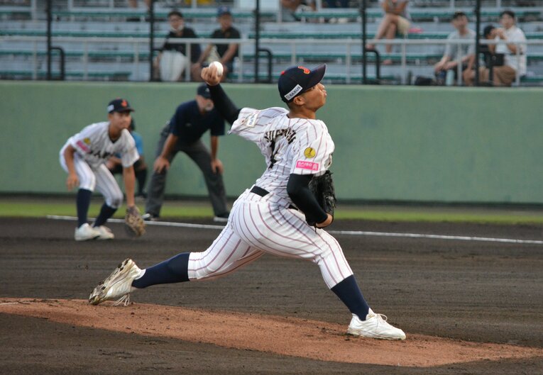 オープニングラウンドの韓国戦で先発した末吉良丞　©Takarin Matsunaga