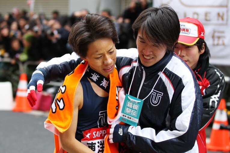 区間賞の走りを見せるも、あと1歩届かなかった東洋大10区・山本憲二　©︎AFLO SPORT