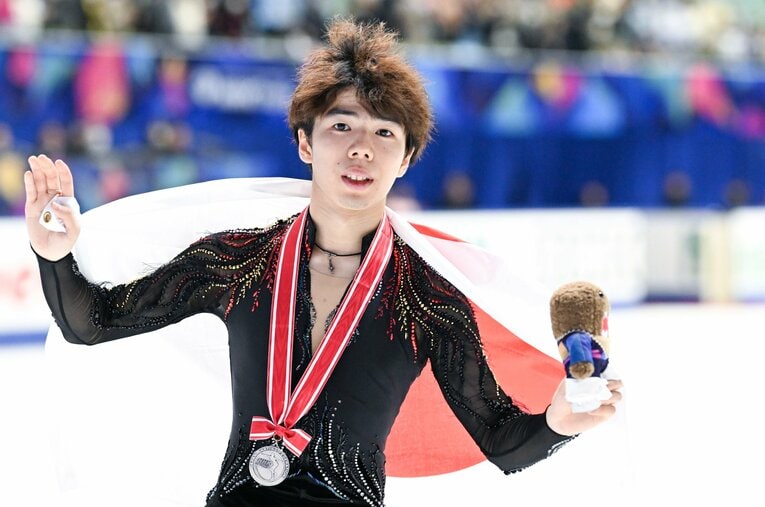 NHK杯フリーでは自己ベストを更新してトップのスコアを出し、総合で2位となった佐藤駿 ／ photograph by Asami Enomoto