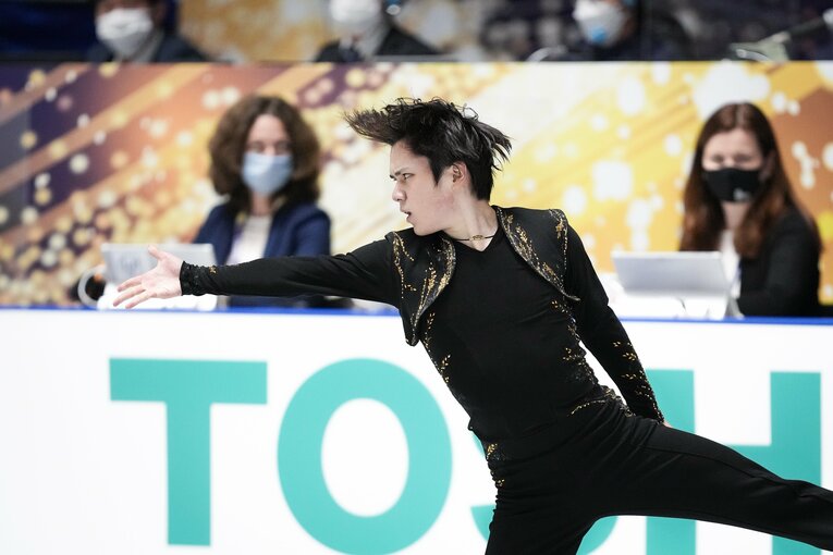 NHK杯フリーで演技を行う宇野昌磨