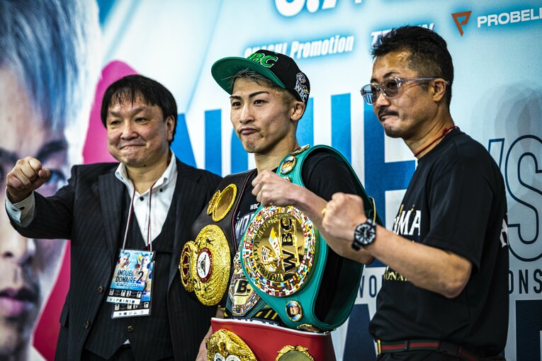 ほぼ無傷で会見に出席した　©Takuya Sugiyama