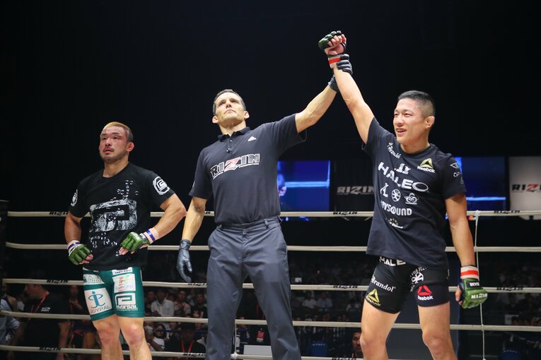 結果は堀口の判定勝ち。扇久保のリベンジは叶わなかった　©RIZIN FF
