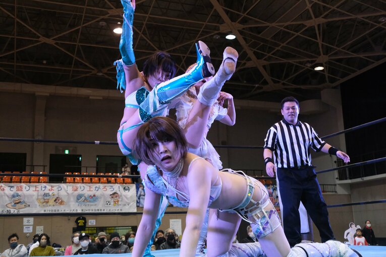 「可憐ですねぇ」人気女子レスラー・安納サオリに観客もウットリ…初の凱旋大会に滋賀が沸いた日「“絶対不屈彼女”は泣かないんです」(15)