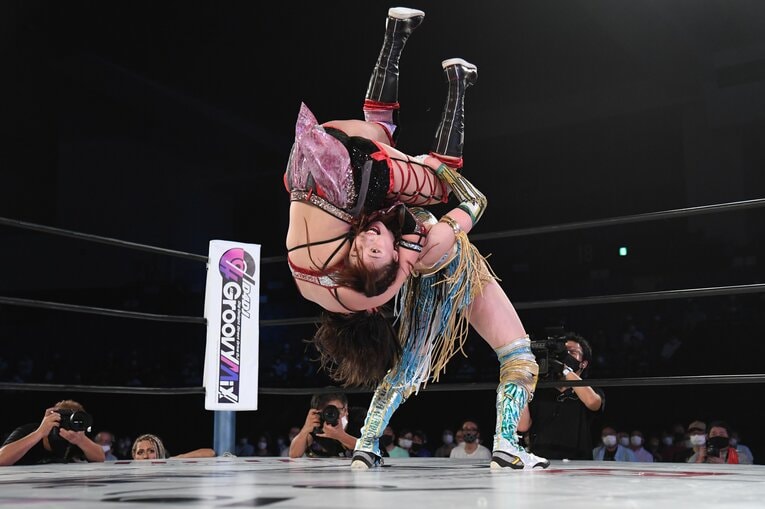 上谷沙弥のフィッシャーマンズ・スープレックス