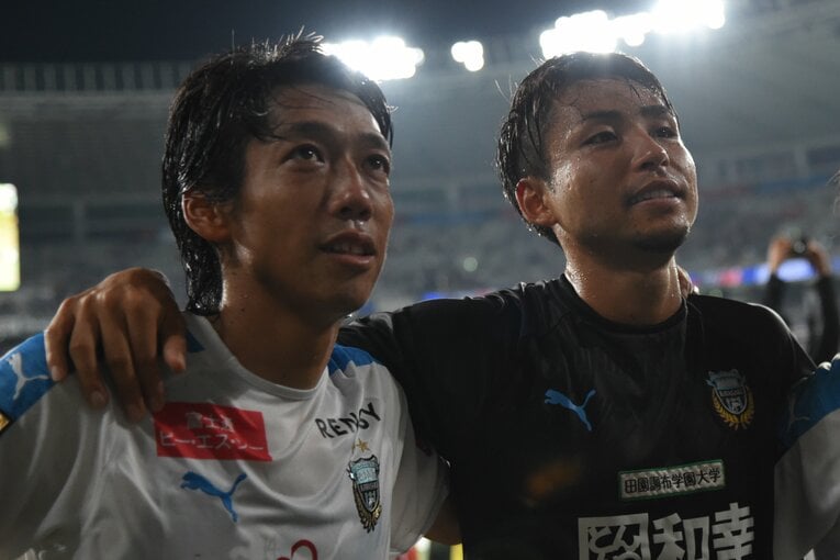 中村憲剛と小林悠（2019年）。ともに川崎フロンターレというクラブを象徴する存在だ　©Hiroki Watanabe/Getty Images