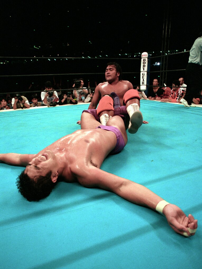 1995年10月9日、東京ドームで行われた新日本とUインターの対抗戦。武藤敬司は足4の字固めで高田延彦からギブアップを奪った