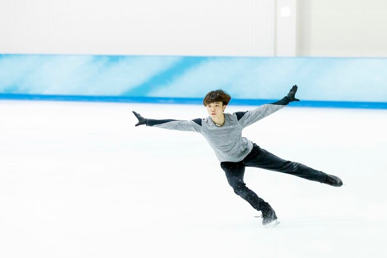 友野一希　©BUNGEISHUNJU