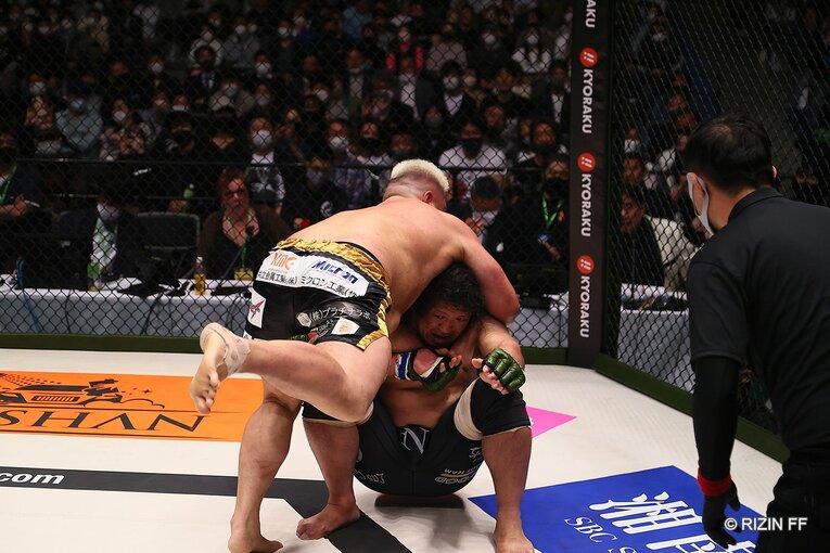 相撲界を懲戒解雇からRIZINへ…貴賢神がデビュー戦完敗でも見せた可能性とは？ 対戦した元警察官ファイターが絶賛した「凄い素質」(28)