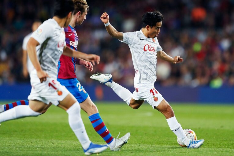 久保建英は「バルサ下部組織の旧友」と何を話したのだろうか… カンプノウで撮った才能の一端と敗戦の悔しさ〈撮影者の視点〉(34)